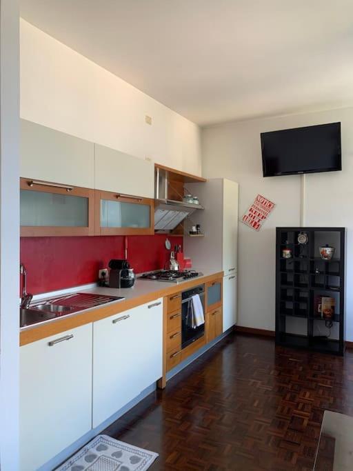 Look Giovane Per Una Casa Vista Lago Côme Extérieur photo