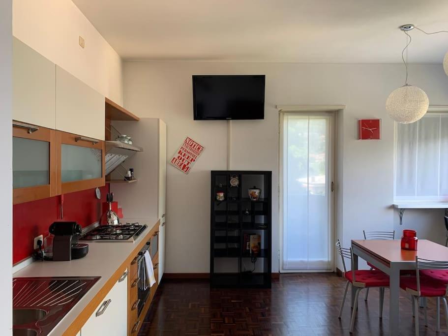 Look Giovane Per Una Casa Vista Lago Côme Extérieur photo